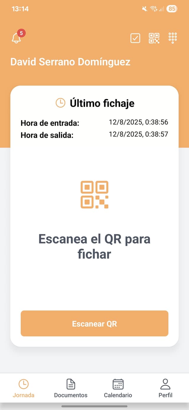 Aplicación móvil con escáner de código QR para fichaje desde ubicaciones específicas