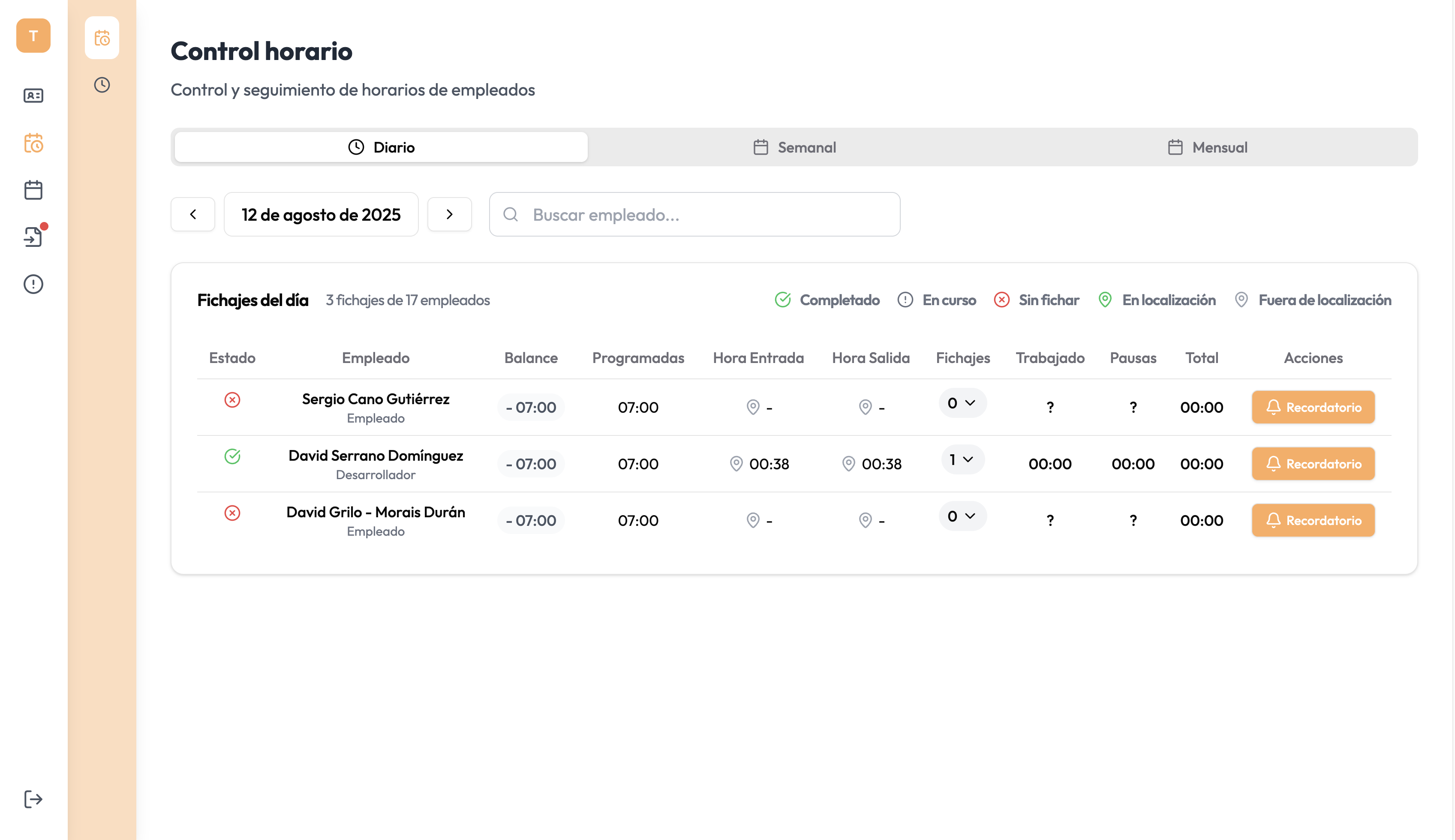 Interface de control horario Turno Digital mostrando dashboard con empleados, horarios y aplicación móvil para fichaje digital
