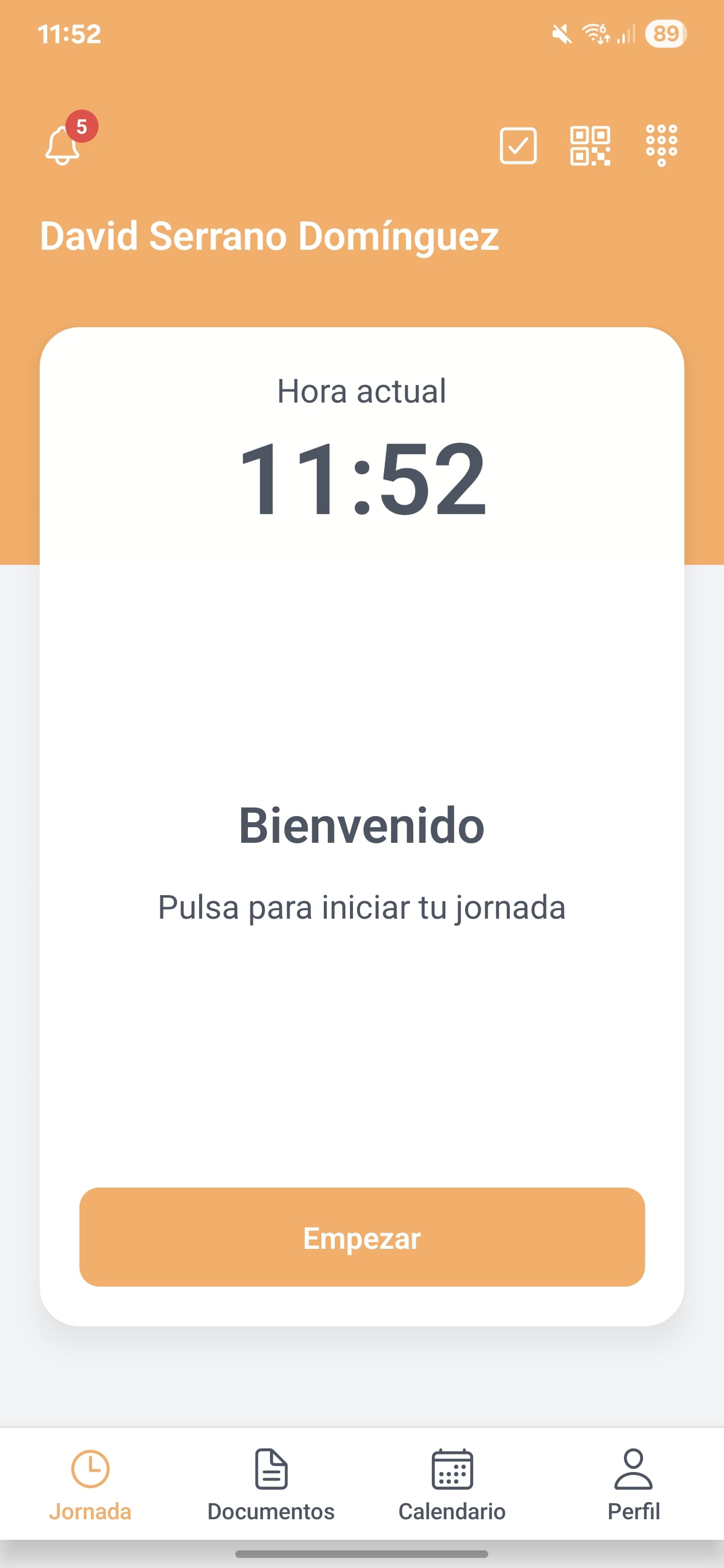 Aplicación móvil mostrando pantalla de bienvenida con botón para iniciar jornada laboral